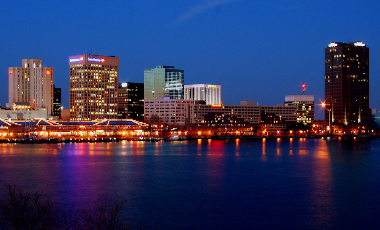 Norfolk,_VA norfolk va waterfront at night
